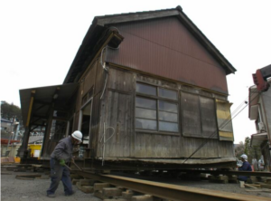 御免与駅　あんぱん　下小代駅　曳家